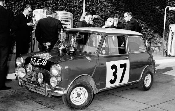 Kökleri Ege’de, Hayali Dünyada: Alec Issıgonıs. 